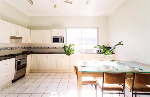 Cessnock Cottage | Cessnock Cottage near Hunter Valley Vineyards - FREE Wifi - Pet Friendly - Wineries - Concerts - HV Gardens and Zoo