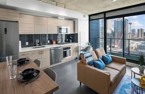 Connaught Condo | Cgy Tower Views | Mins to Saddledome | Gym | Pool