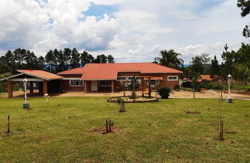 Sao Pedro House | Chácara Dois Corações, spacious residence with several