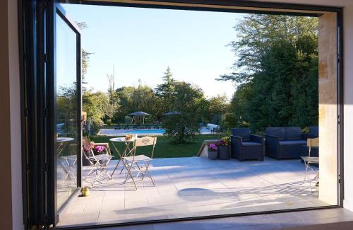 Perissac House | Château Belvédère - Swimming pool, Vineyard & countryside