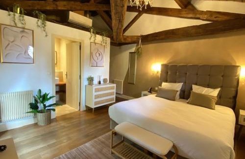 Camiac-et-Saint-Denis Hotel | Château Camiac