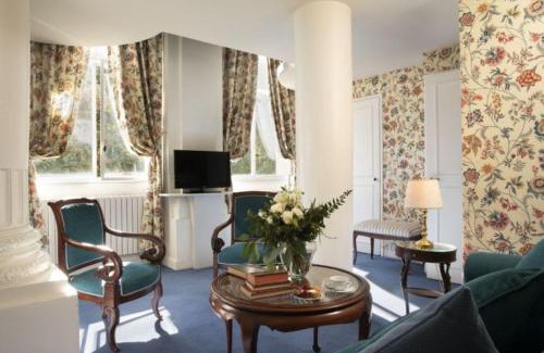 Montbazon Hotel | Château D'artigny