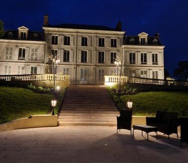 La Chapelle-Saint-Mesmin Hotel | Château du Rollin Orléans - La Chapelle St Mesmin