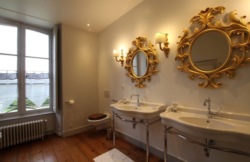 Bacilly Bed & Breakfast | Château de Chantore