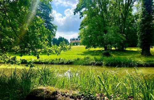 Coulommes-la-Montagne Bed & Breakfast | Château de Belleaucourt