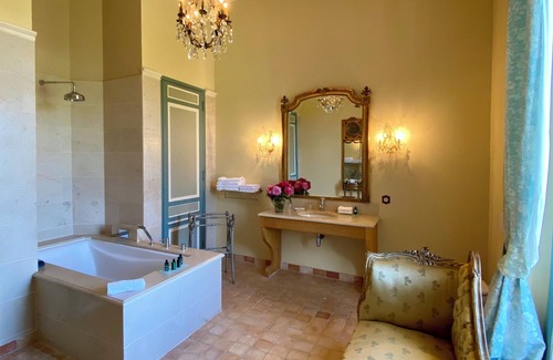 Vaux-sur-Aure Bed & Breakfast | Château de la Ferrière