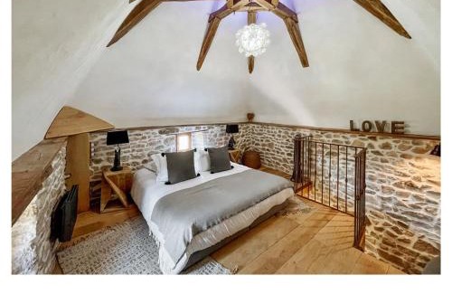 Bourg-de-Thizy Bed & Breakfast | Château de Laforest - Les Tours