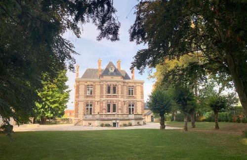 Ligny-le-Chatel Bed & Breakfast | Château de Ligny