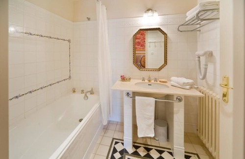 Les Sagnieres Bed & Breakfast | Château de Picomtal