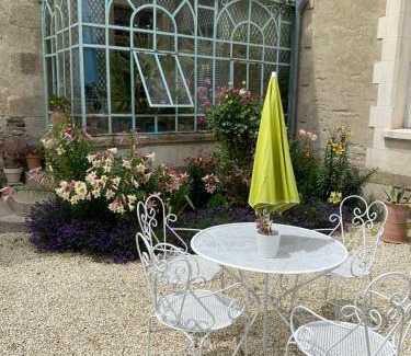 Saint-Fulgent Apartment | Château de St-fulgent, gîte La Tour