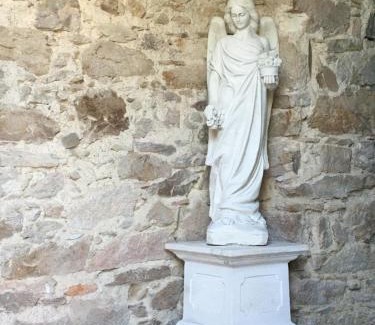 Montolieu Bed & Breakfast | Château de Villeneuve - Montolieu