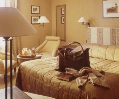 Villiers-le-Mahieu Hotel | Château De Villiers-Le-Mahieu
