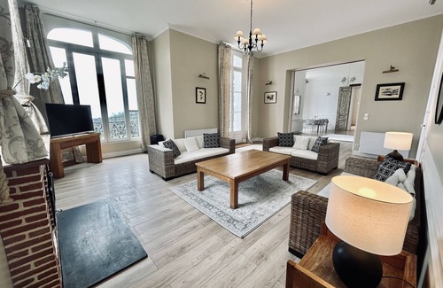 Trouville-sur-Mer Other | Château et SPA vue mer 20 à 40 Pers
