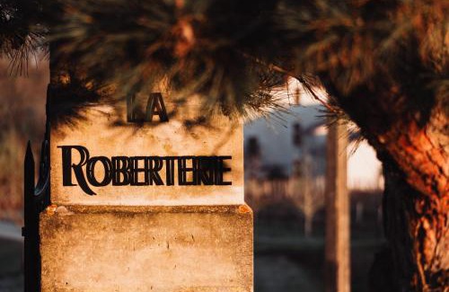 Juillac Villa | Château LA ROBERTERIE logement entier proche Saint Emilion