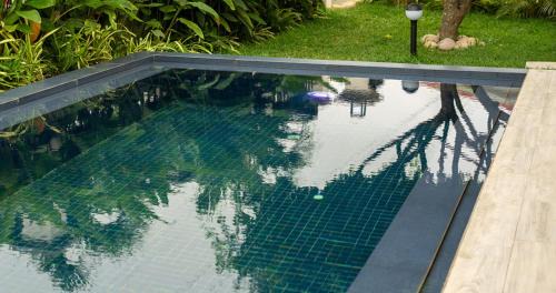 Teshie Hotel | Château NaNa Willine