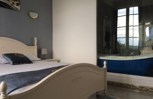 Varennes-Vauzelles Hotel | Château Nevers