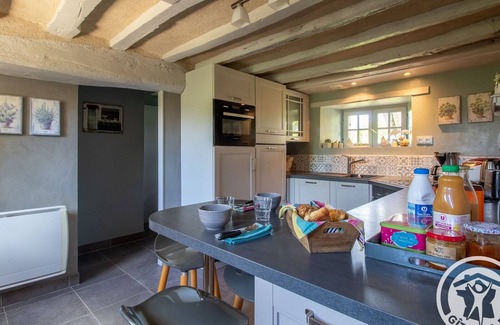 Morannes Cottage | Charming cottage with garden, near water activities