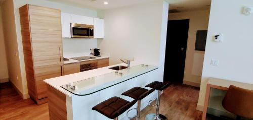 Hollywood Lakes Apartment | CH Luxury Condos & Studios On The Beach