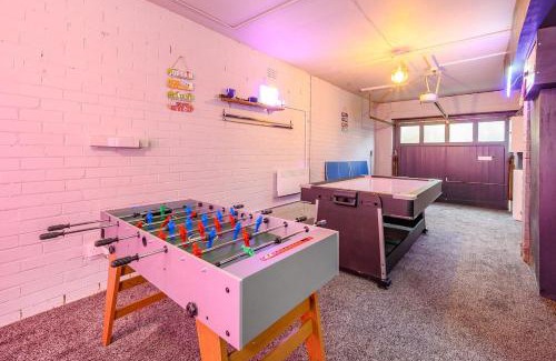 Batley House | -CH- Stylish & Relaxed Stay,Free Parking,Free WiFi