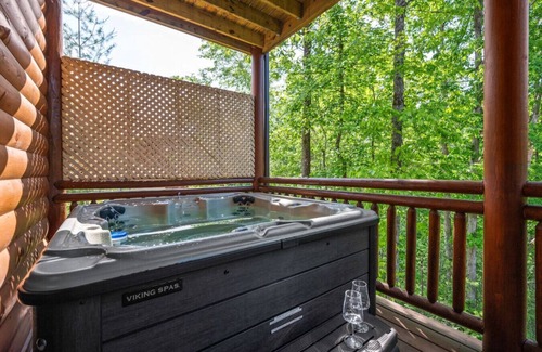 Caton Cabin | Cha Cha’s Castle - 8BR Sleeps 32 w/Pool & Jacuzzi