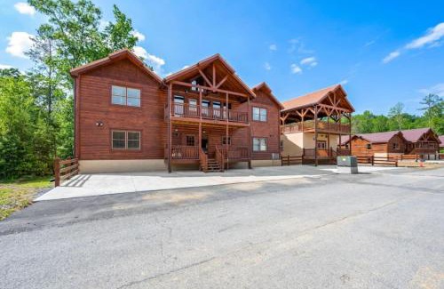 Caton House | Cha Chas Castle 8BR Sleeps 30 w Pool Jacuzzi