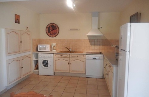Saint-Germain-de-Varreville Cottage | Charming Country House Near Beaches, Sleeps 6, Pet-Friendly, Wi-Fi, BBQ, Parking