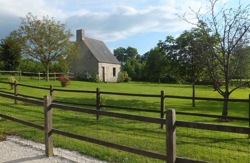 Saint-Germain-de-Varreville Cottage | Charming Country House Near Beaches, Sleeps 6, Pet-Friendly, Wi-Fi, BBQ, Parking
