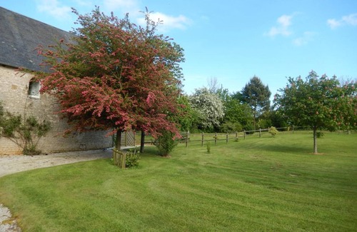 Saint-Germain-de-Varreville Cottage | Charming Country House Near Beaches, Sleeps 6, Pet-Friendly, Wi-Fi, BBQ, Parking