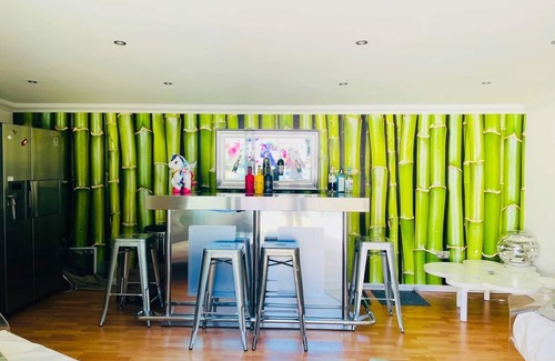 Canford Cliffs Cottage | Chadham Pines Lodge & Cottage - Pool & Sauna