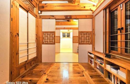Jingwan-dong Cabin | Chaehyodang Hanok Stay
