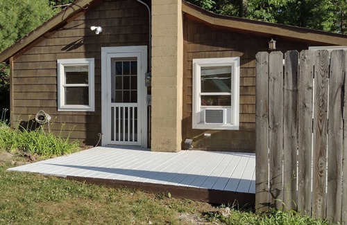 Greenville Cottage | Chain of Lakes Cottage: Sandy Beach and Sunset View