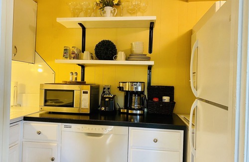 Saugatuck Condo | CHAINFERRY, PARK & WATER VIEW ♥️of DOWNTOWN w SEASONAL WATERFRONT POOL-HOT TUB