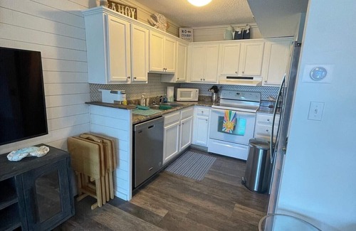 Biltmore Beach Condo | CHAIR SERVICE! Private Beach Entry, 2nd Floor Condo, Pool & Spa, Kid-Friendly!