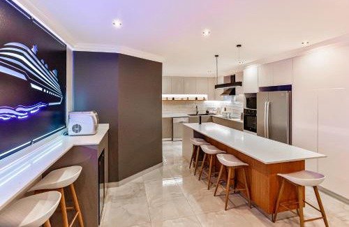 Shaka's Rock Apartment | Chakas Terrace 7 - Luxurious Beach House