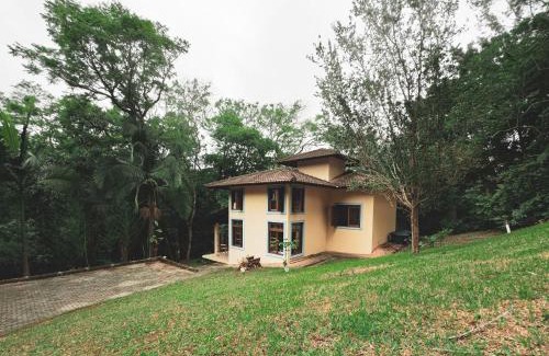 Carapicuiba Ski Chalet | Chalé Encantador na Granja Viana