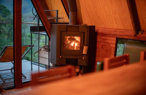 Itamonte Ski Chalet | Chalé sobre o rio com cachoeiras na Mantiqueira