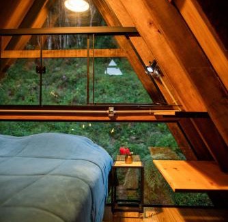 Itamonte Ski Chalet | Chalé sobre o rio com cachoeiras na Mantiqueira