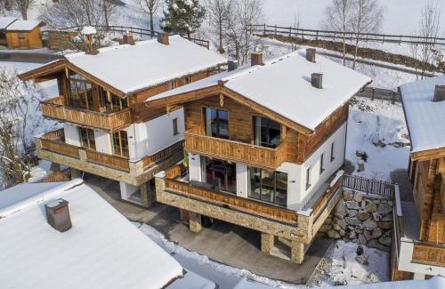 Schonbach Ski Chalet | Chalet in Neukirchen near Ski Lift