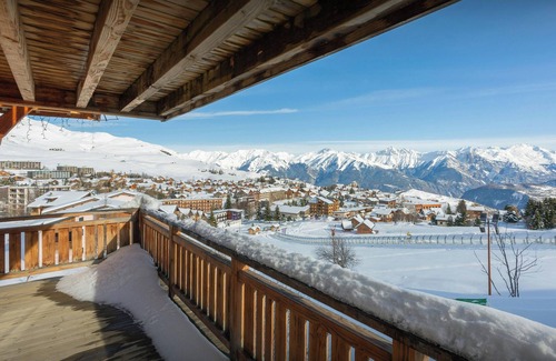 La Toussuire Ski Chalet | Chalet Temaïa - ski heaven stay for 12 indoor pool and sauna - OVO Network