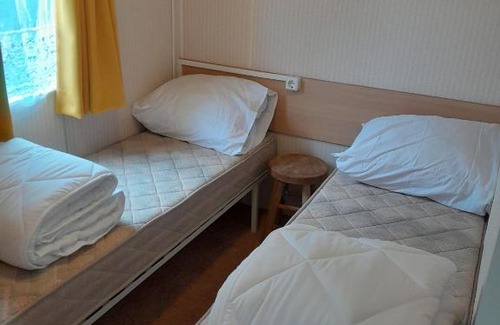 Schoonloo Ski Chalet | Chalet 108 met airco familie camping de Tien Heugten Schoonloo Drenthe