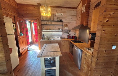 Vendays-Montalivet Ski Chalet | Chalet 10min from the ocean on large wooded grounds! Ideal for families!