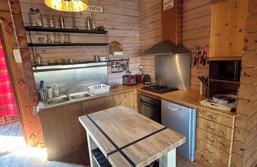 Vendays-Montalivet Ski Chalet | Chalet 10min from the ocean on large wooded grounds! Ideal for families!