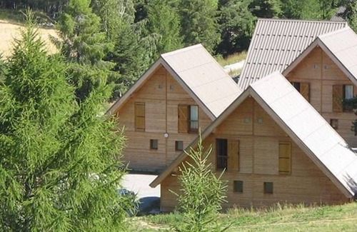 La Joue du Loup Ski Chalet | Chalet, 150m from resort center, view mountain, fitness, swimming pool, terrace, parking, tv