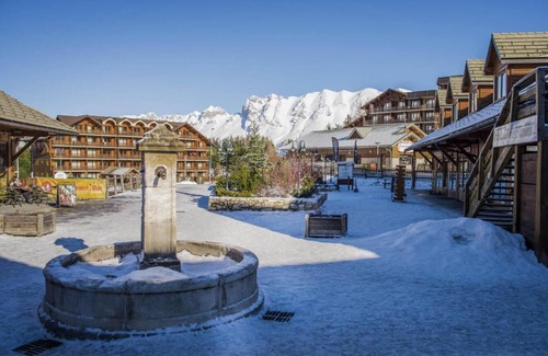 La Joue du Loup Ski Chalet | Chalet, 150m from resort center, view mountain, fitness, swimming pool, terrace, parking, tv