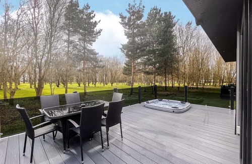 Pershore Ski Chalet | Chalet ∙ 2 bedrooms ∙ 4 guests
