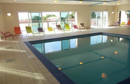 La Chapelle-Hermier Ski Chalet | Chalet 2 chambres au calme avec piscine chauffée, proche lac et plages en Vendée - FR-1-783-20