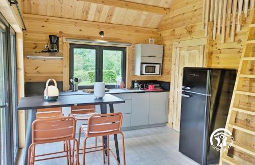 Saint-Berthevin House | Chalet 24 La Forêt, Camping de Coupeau, 4 personnes