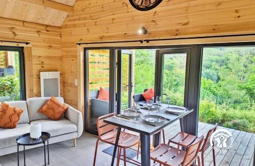 Saint-Berthevin House | Chalet 24 La Forêt, Camping de Coupeau, 4 personnes