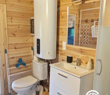 Saint-Berthevin House | Chalet 25 Le Vicoin, Camping de Coupeau, 4 personnes