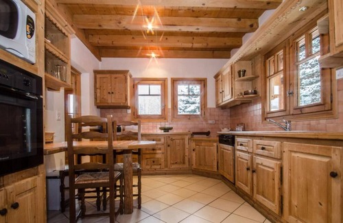 Les Tines Ski Chalet | Chalet, 2nd floor, terrace, balcony, fireplace or stove, parking, tv, 210m², Chamonix